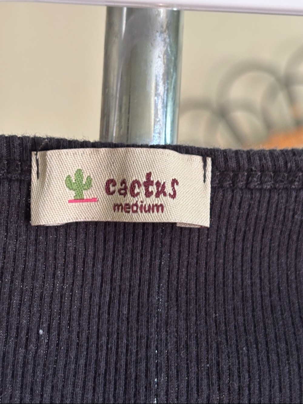 Cactus Medium - Picture 4 of 12